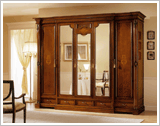 Armadi in legno in stile classico