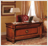 Scrivanie in legno in stile classico