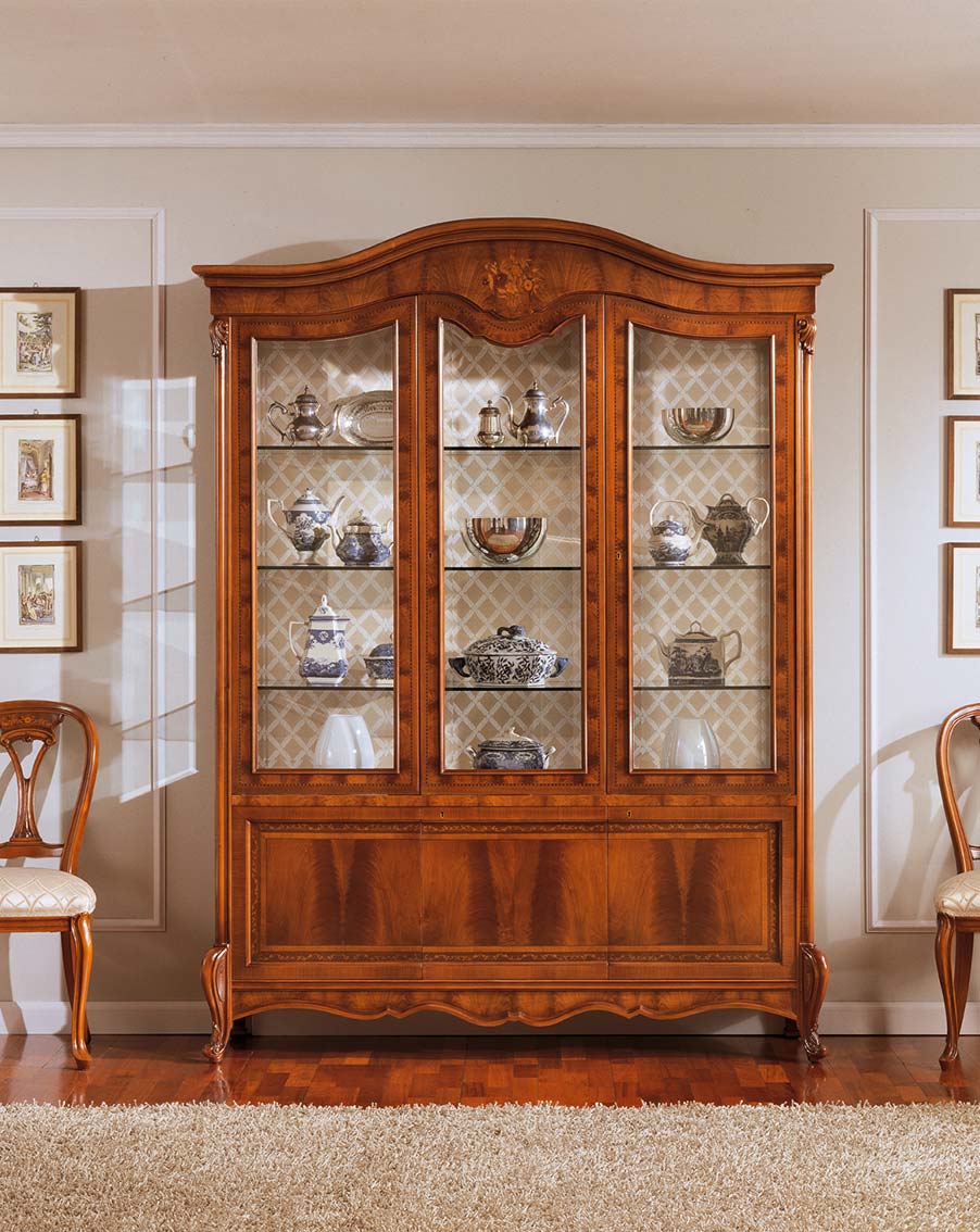 vetrina elegante di lusso in legno in stile classico