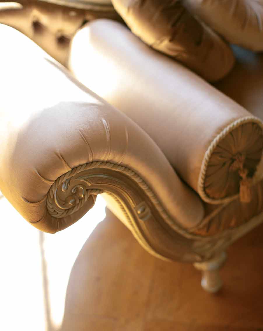 dormeuse chaise longue elegante di lusso in legno in stile classico
