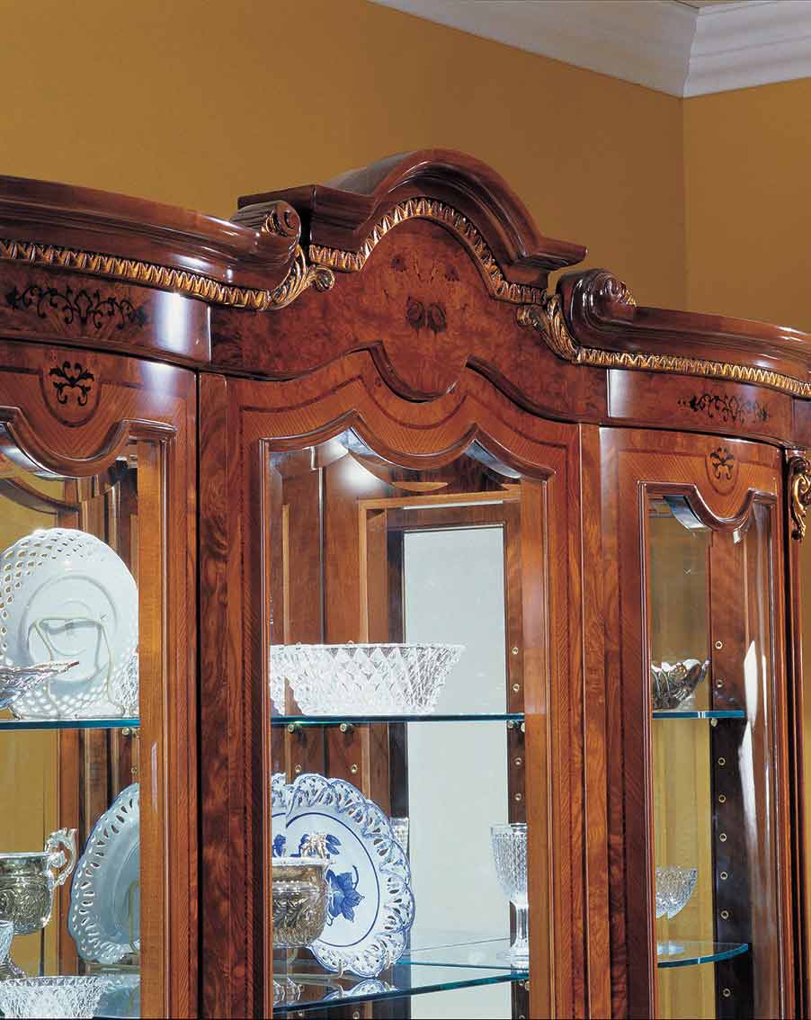 vetrina di lusso in legno in stile classico