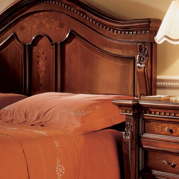 letto elegante di lusso in legno in stile classico