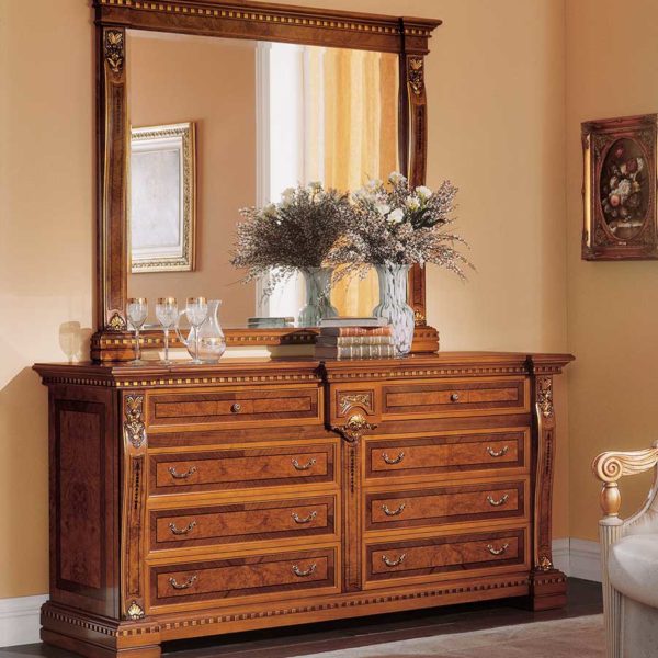 specchiera elegante di lusso in legno in stile classico