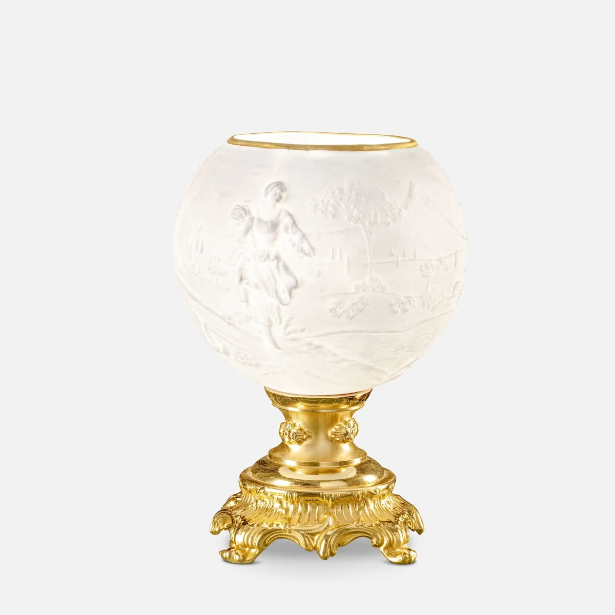 Table lamp with porcelain